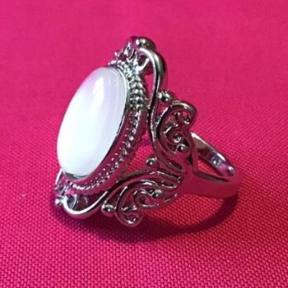 Hollow-Out Ring with Opalescent Faux Stone - Picture 3 of 5